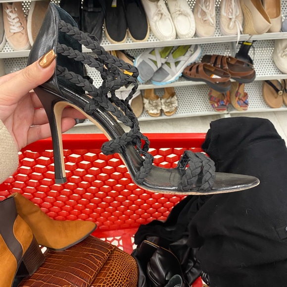 Manolo Blahnik designer heels. Verified by YOOGIS Closet. Never worn brand new. - Picture 4 of 6